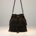 Sac seau daim synthétique noir à franges - Vue 1 - sac seau