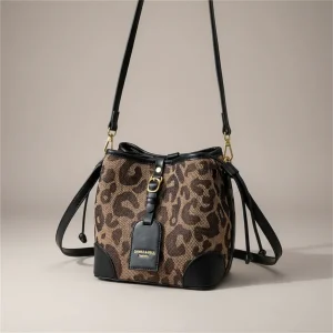 Sac seau motif léopard en tissu - Vue 1 - sac seau