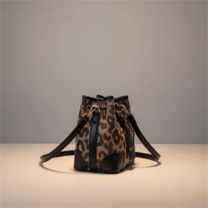 Sac seau motif léopard en tissu - Vue 2 - sac seau